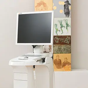 Komplettansicht des CEREC-Geräts zur Herstellung von Keramikrestaurationen in der Zahnarztpraxis Ulm